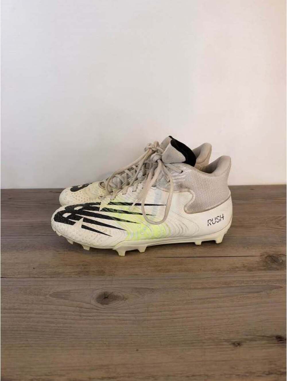 New Balance Rush V3 Mid Lacrosse Cleats Size 8 White Yellow RUSHMW3